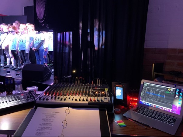 Maes-G Showzone equipment